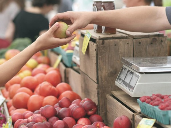 Chiêm bao thấy bán hoa quả dự báo tài chính thay đổi