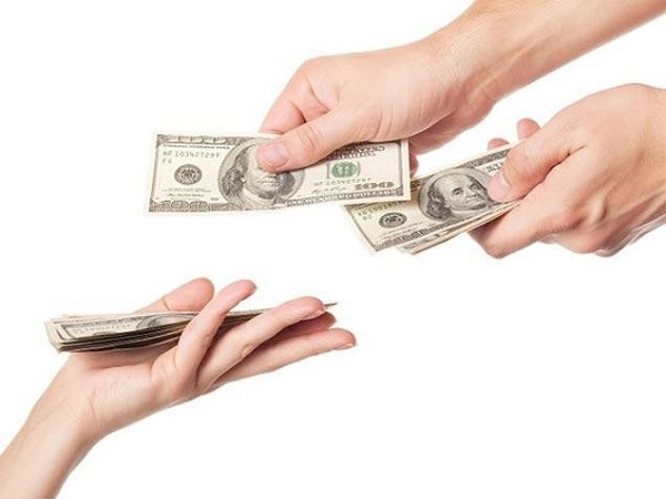 Nằm mơ thấy cho tiền người khác báo điềm may hay rủi?