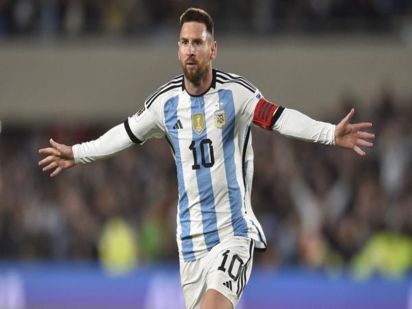 Messi áo số mấy tại đội tuyển Argentina