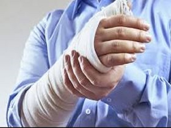 Nằm mơ thấy gãy tay là điềm gì, lành hay dữ?