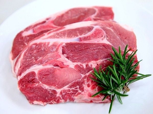 Nằm mơ thấy thịt lợn có con gì may mắn có điềm gì